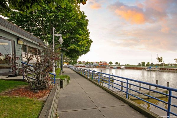HARBOR WINDS HOTEL SHEBOYGAN (Sheboygan)